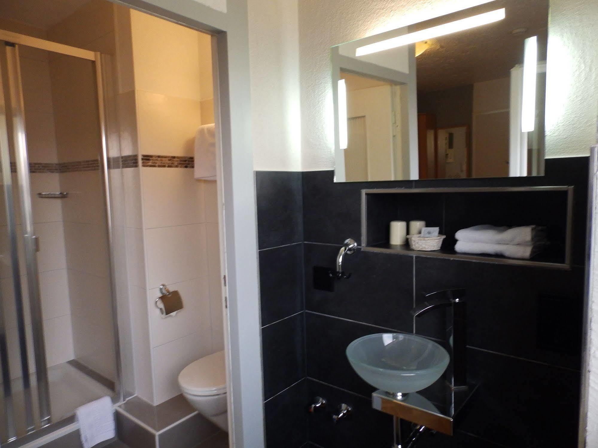 H41 Inn Hotel Garni Freiburg (Adults Only) Gundelfingen  Exteriör bild