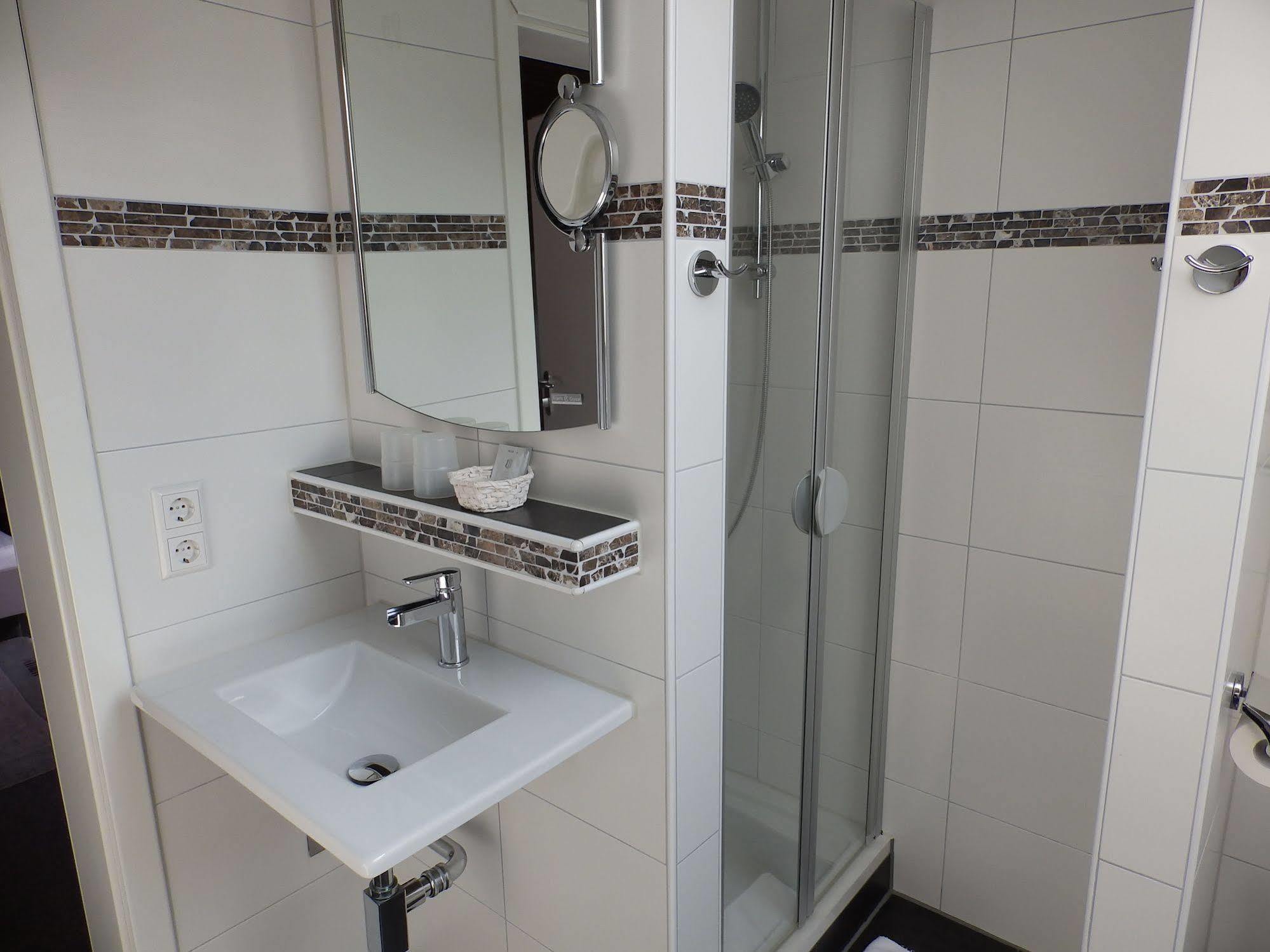 H41 Inn Hotel Garni Freiburg (Adults Only) Gundelfingen  Exteriör bild